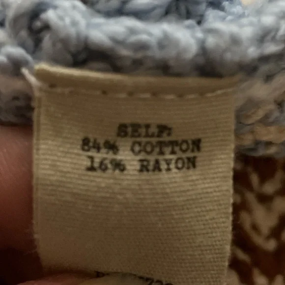 Beautiful gimmicks sweater in perfect condition size small - Picture 4 of 8